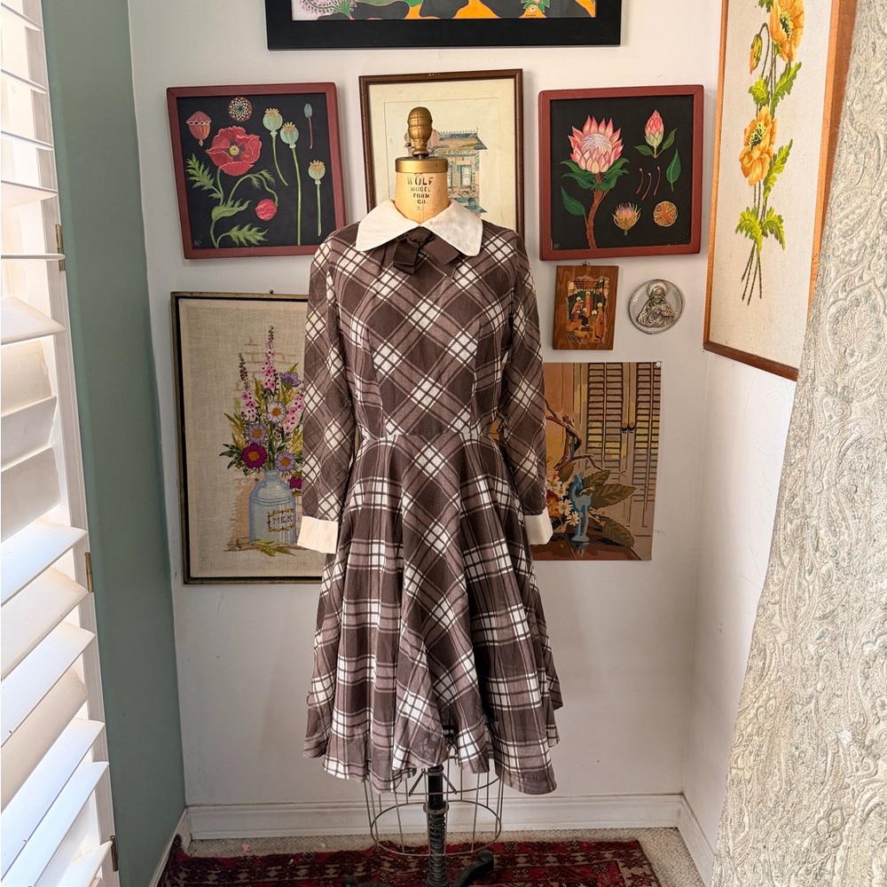 Vintage 1960s Plaid Brown Dress with White Collar